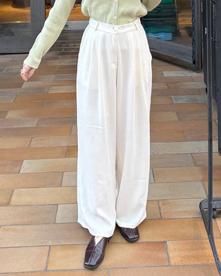 Simple pintuck slacks
