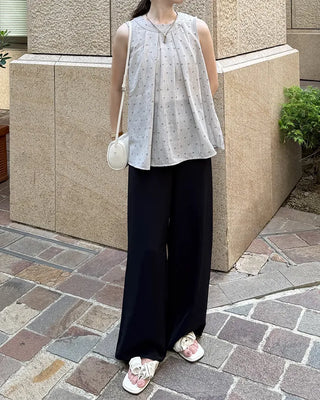 Heart pattern sleeveless blouse