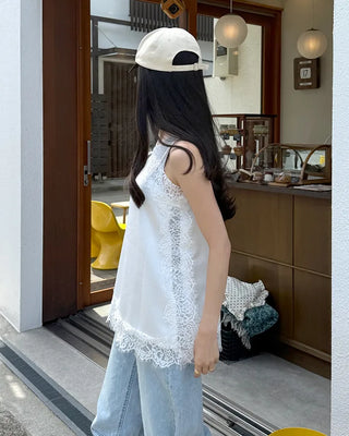 Lace sleeveless mini dress
