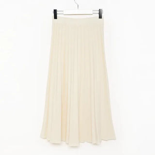 Knitted pleated skirt