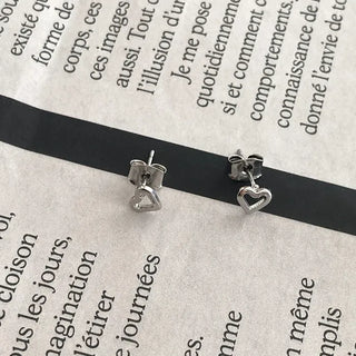 Silver heart mini earrings