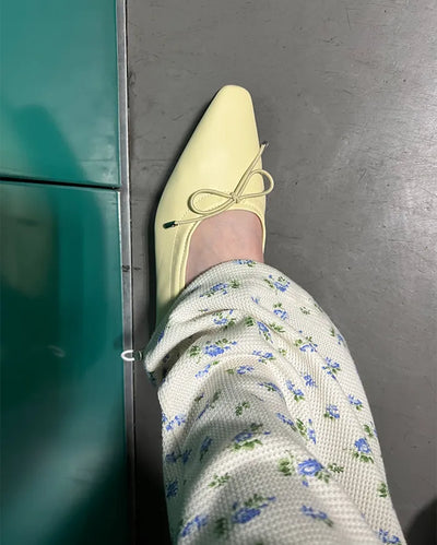 Square-toe ribbon flat shoes