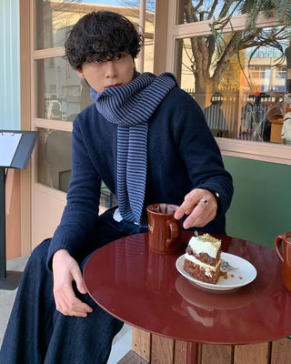 Bordered two-tone scarf