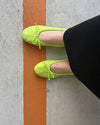 Vivid round ribbon flat shoes