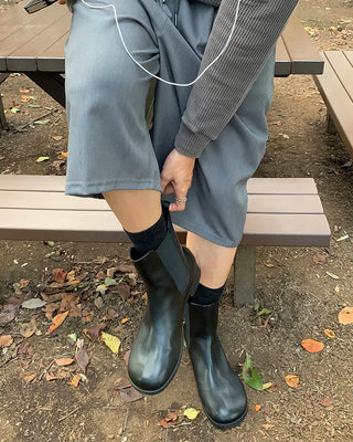 Round Chelsea Boots