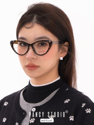 MINIMALIST GLOSSY SQUARE EAR CLIP