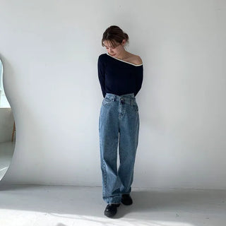 Line Off-Shoulder T-Shirt