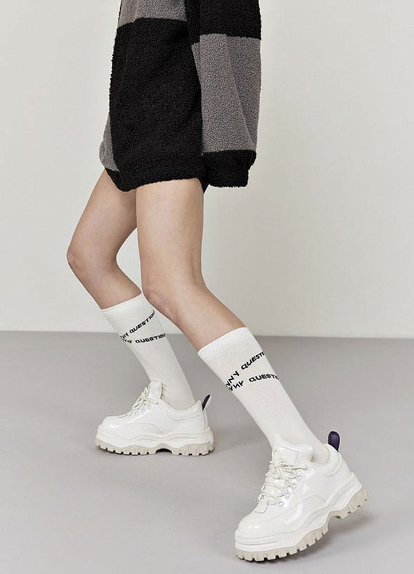 [AnyQ] Black and white letter cross calf socks