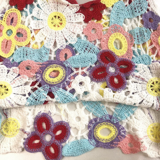 U neck flower applique knitted hollow out cami cut out top