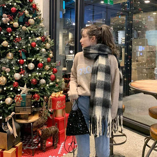 Daily check scarf