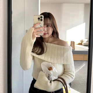 Slit off-shoulder knit