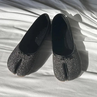 Tabi shoes