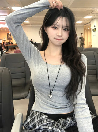 U-neck shirred long-sleeved T-shirt