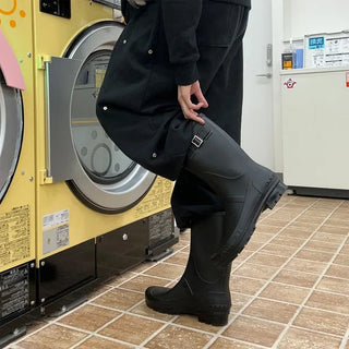 Simple belt medium rain boots