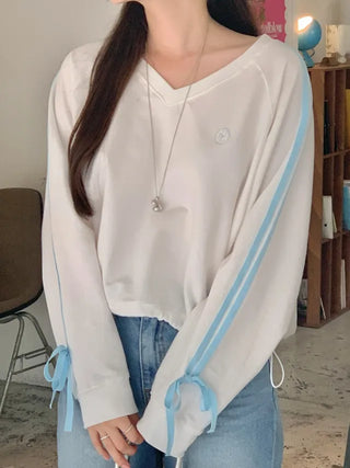 Loose-fitting stitched ribbon V-neck sweatshirt (4c)