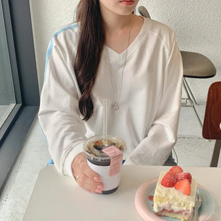 Loose-fitting stitched ribbon V-neck sweatshirt (4c)