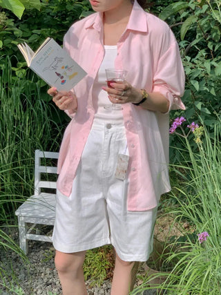Loose-fitting summer linen shirt