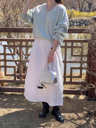 Loose-fitting stitched ribbon V-neck sweatshirt (4c)