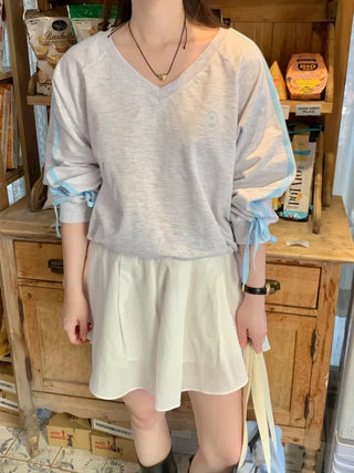 Loose-fitting stitched ribbon V-neck sweatshirt (4c)