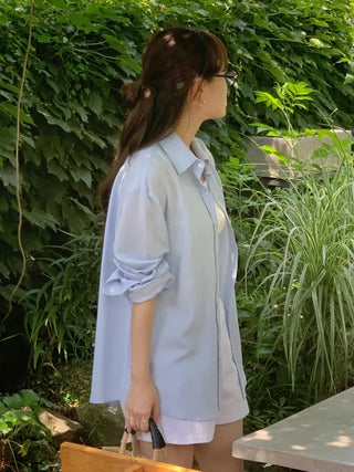 Loose-fitting summer linen shirt