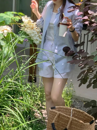 Loose-fitting summer linen shirt