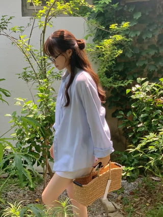 Loose-fitting summer linen shirt