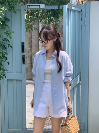 Loose-fitting summer linen shirt