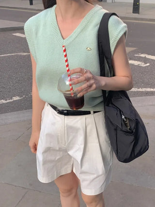 Loose-fit wool V-neck knit vest