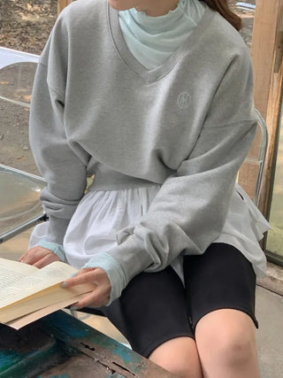 Cropped V-neck loose-fit sweatshirt (4c)