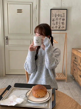 Loose-fit V-neck wool knit