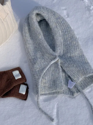 Loose-fit V-neck wool knit
