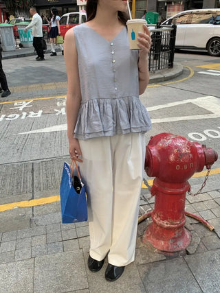 V-neck frill sleeveless blouse
