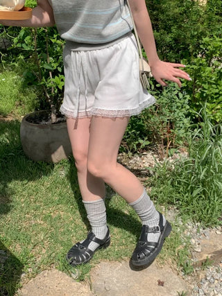 Lace frill ribbed shorts
