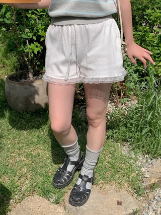 Lace frill ribbed shorts