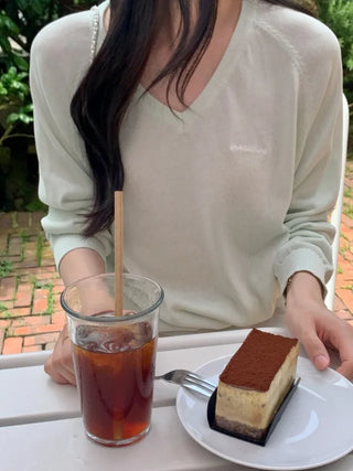 Loose-fitting long-sleeved knit