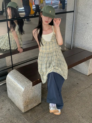 Semi-wide pleated chino pants