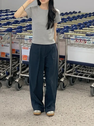 Semi-wide pleated chino pants