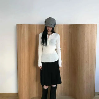 Slit Neckline Close-fit Ribbed Knit