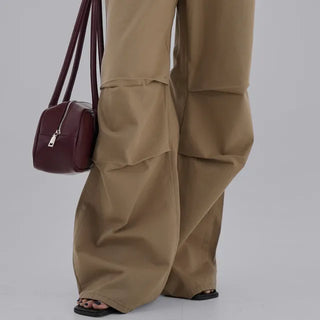 Maing pintuck parachute pants