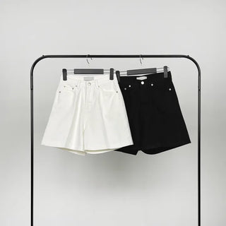 Claw part wide shorts