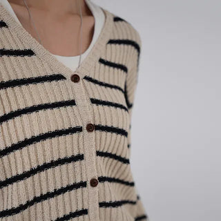 Reu V-neck Ribbed Cardigan