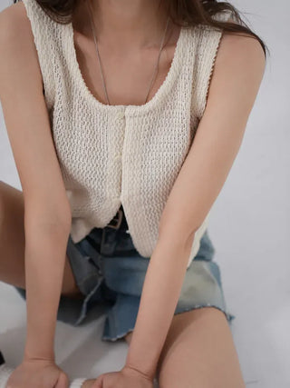 Lonely Button Sleeveless Knit