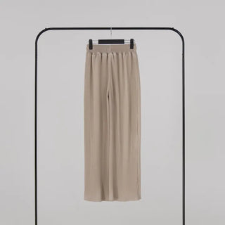 Gaining Slit Pleated Pants