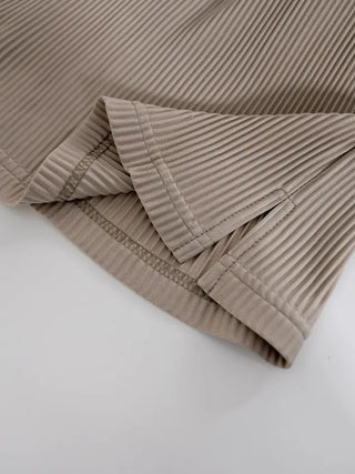 Gaining Slit Pleated Pants