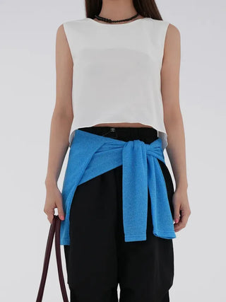 Now backless sleeveless blouse