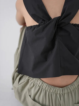 Now backless sleeveless blouse