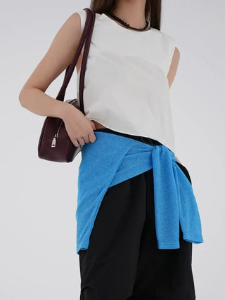 Now backless sleeveless blouse