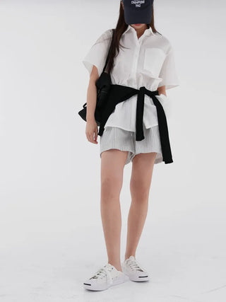 Lying oversized short-sleeve shirt