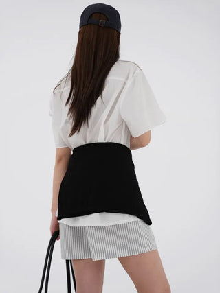Lying oversized short-sleeve shirt
