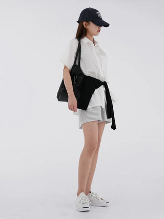 Lying oversized short-sleeve shirt